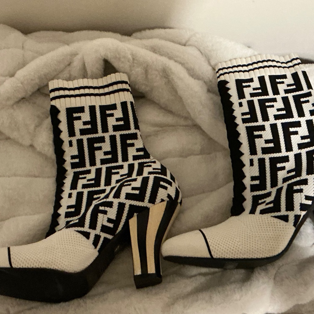 Fendi Black/White Sweater Ankle Boots Size 37 - Picture 9 of 16